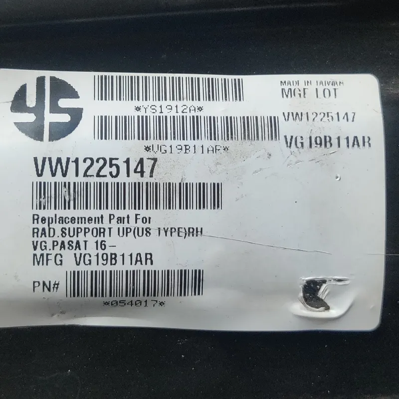 Кронштейн радіатора VW Passat B8 USA 15-22 пр. OEM vw1225147