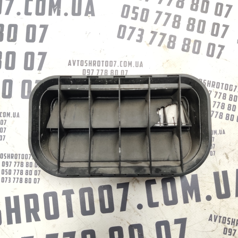 Дефлектор Audi Q7 (05-15) 3.6 Бенз Задня права OEM 4A0819181