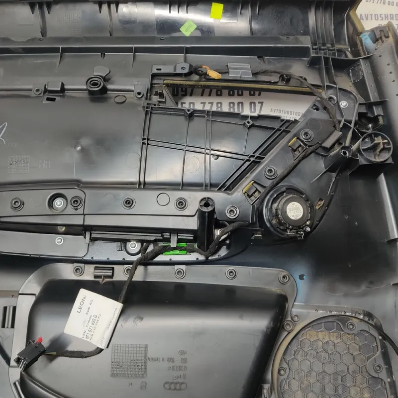 Карта дверна Audi A6 C6 04-11 2.0 TDI зад. пр. OEM 4f0867306