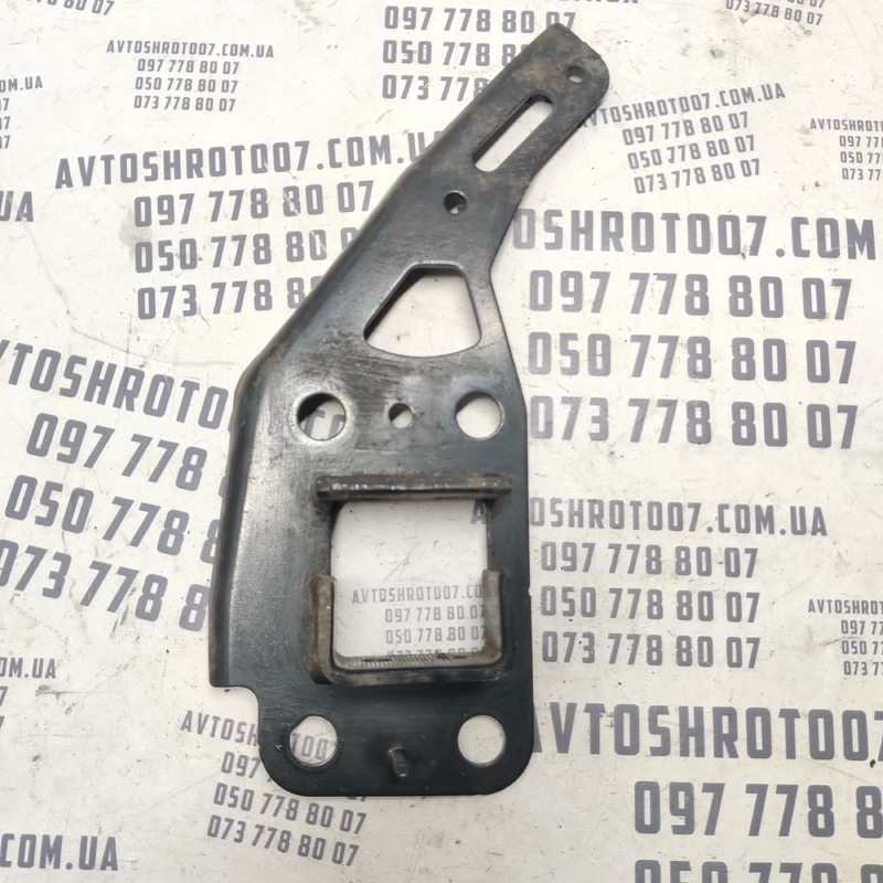 Кронштейн бампера Audi A6 C6 04-11 2.0 TDI лівий 4f0805499b