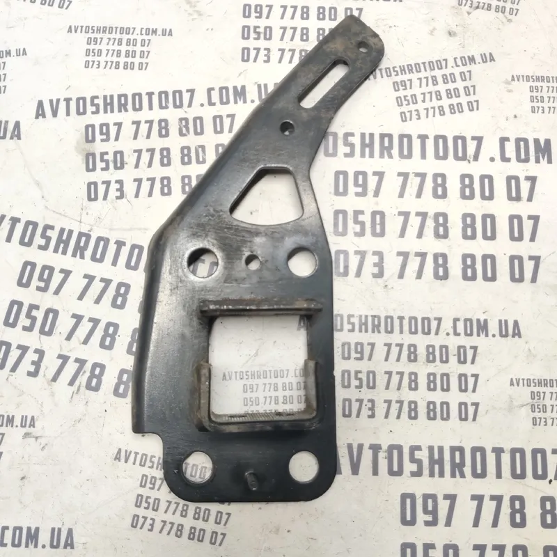 Кронштейн бампера Audi A6 C6 04-11 2.0 TDI лівий 4f0805499b