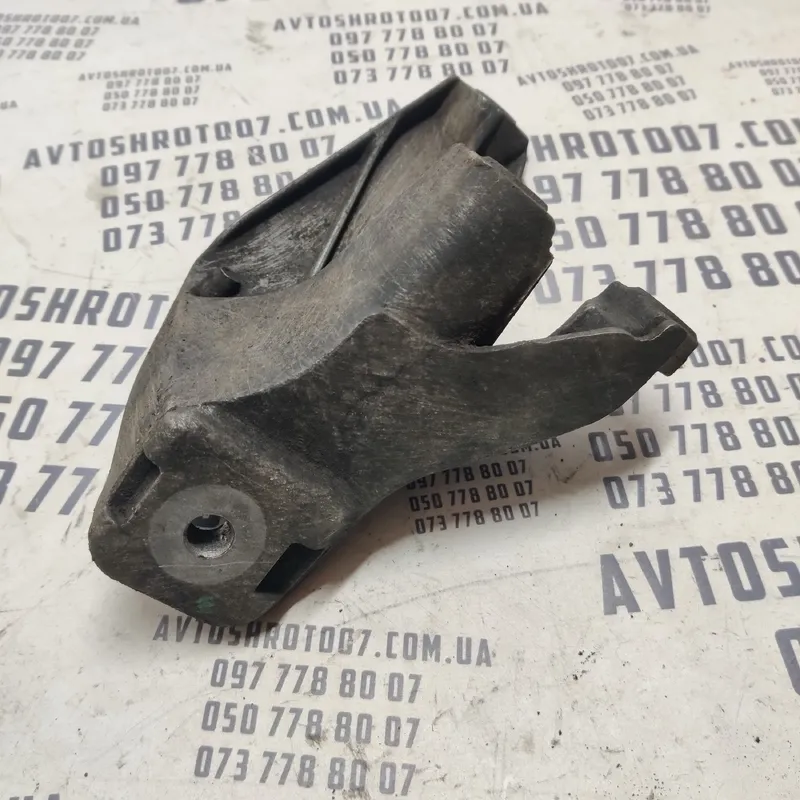 Кронштейн двигуна Audi A6 C6 04-11 2.0TDI лів OEM 4F0199307N