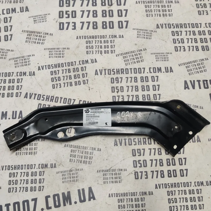 Кронштейн радіатора VW Passat B8 USA 15-22 пр. OEM vw1225147