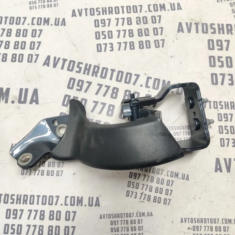 Петля багажника Audi A6 C6 04-11 2.0 TDI ліва OEM 4f9827299d