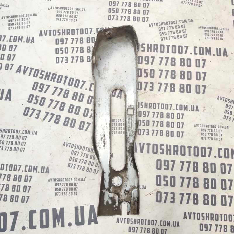 Кронштейн Peugeot Partner 1 (96-08) 1.4 Бензин перед. правий
