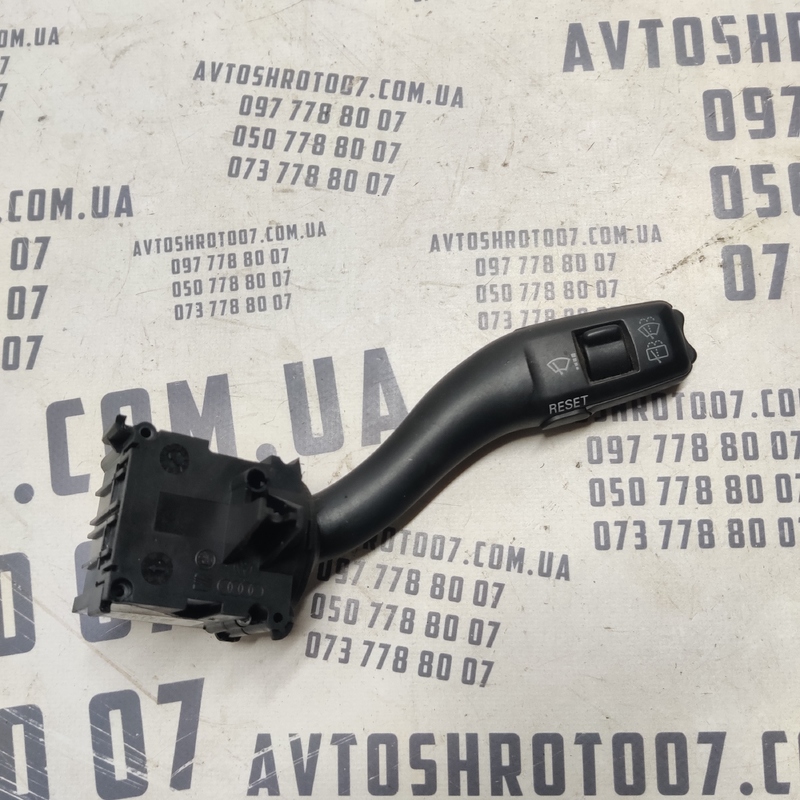 Перемикач Audi A6 C6 04-11 2.0 TDI правий OEM 4e0953503c