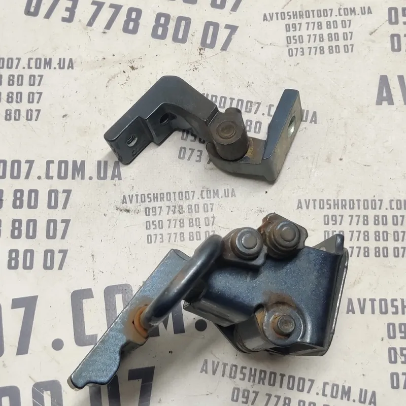 Завіса Audi A6 C6 (04-11) 2.0 TDI перед. пр. OEM 8E0830412E