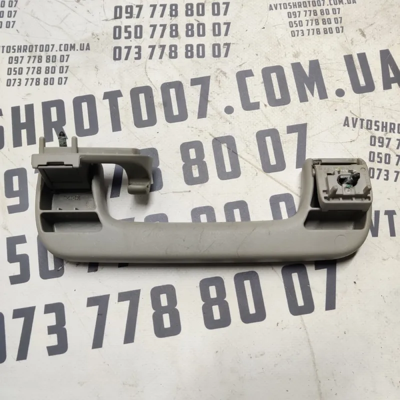 Ручка вн. Audi Q7 4L (05-15) 3.6 задня права OEM 8P0857607K
