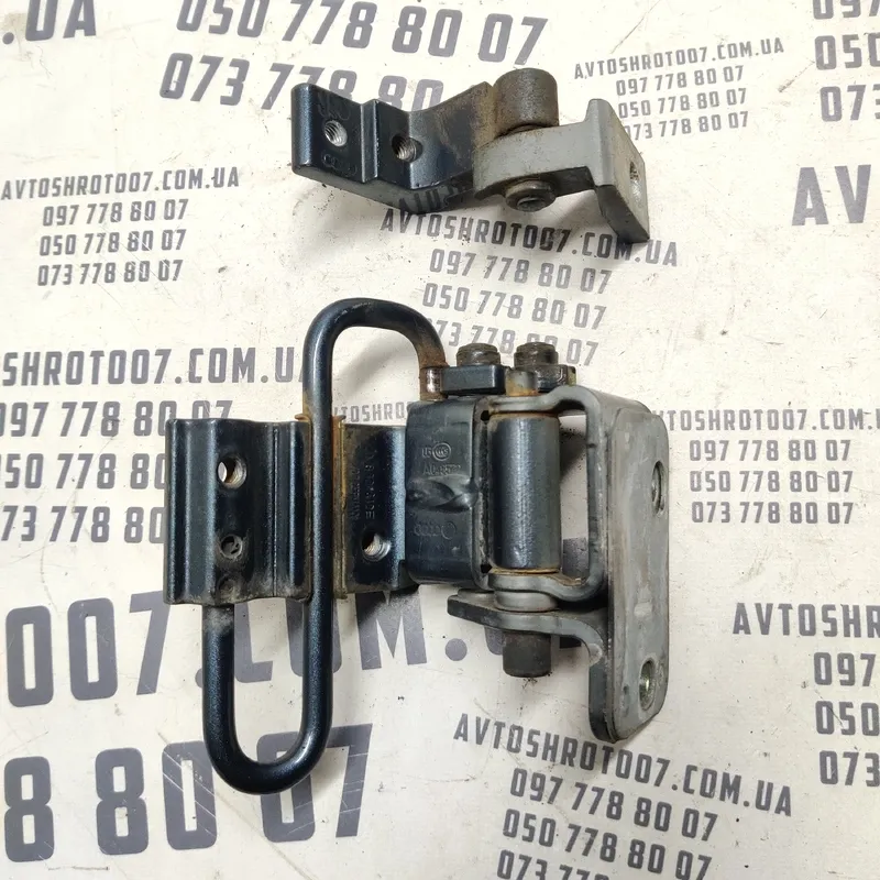 Завіса Audi A6 C6 (04-11) 2.0 TDI перед. пр. OEM 8E0830412E