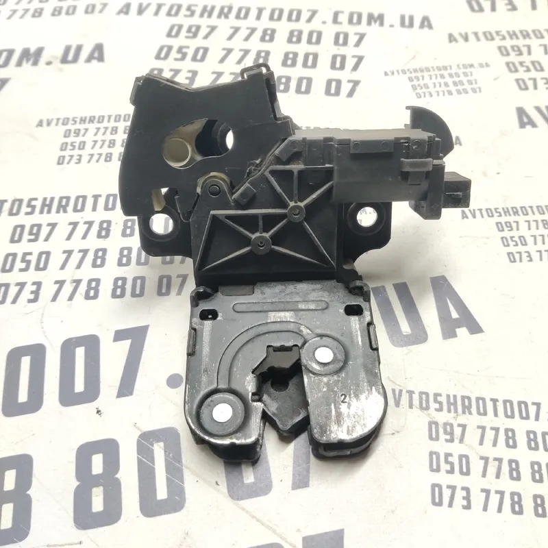 Замок багажника Audi A6 C6 (04-11) 2.0 TDI OEM 8p4827505c