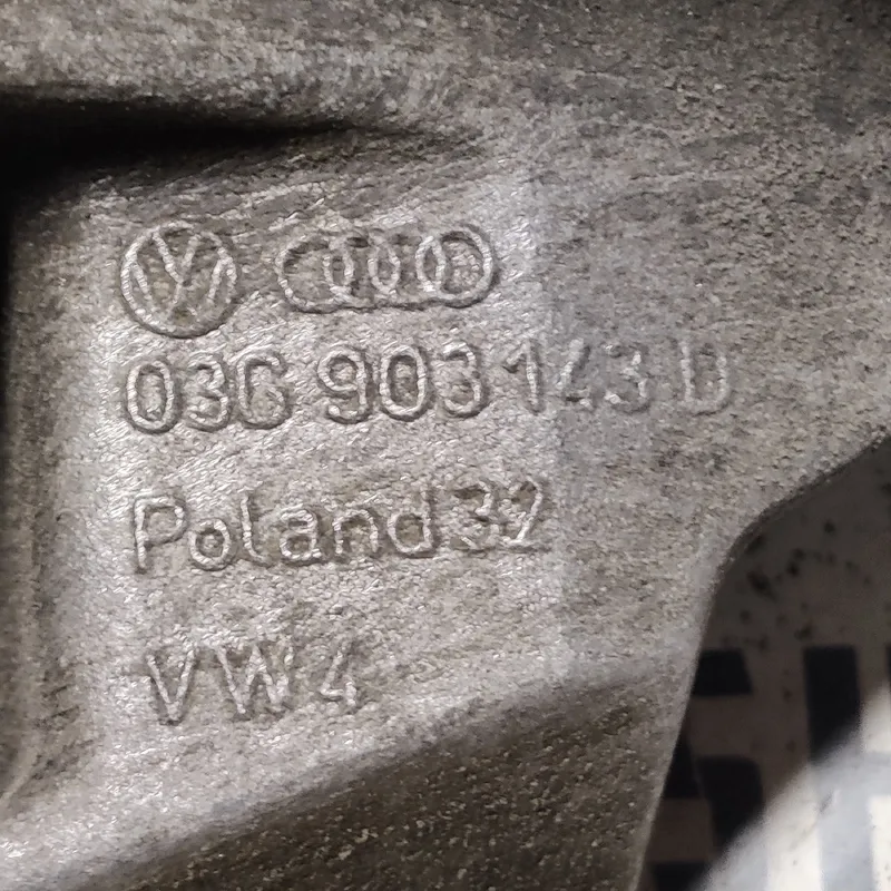 Кронштейн генератора Audi A6 C6 04-11 2.0 TDI OEM 03g903143d