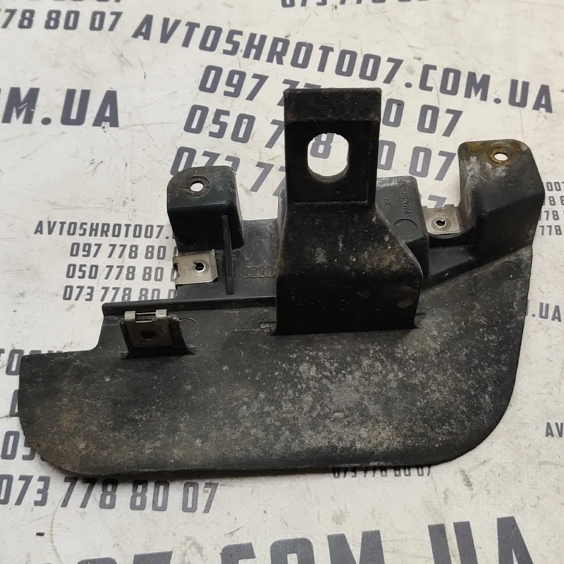 Бризговик Audi Q7 4L (05-15) 3.6Б Зад.Лів.Ниж. OEM 4L0853115