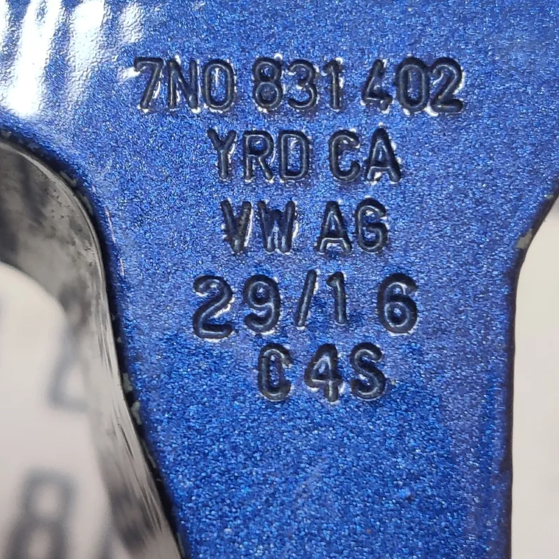 Дверна завіса VW Passat B8 USA передня права OEM 7n0831402