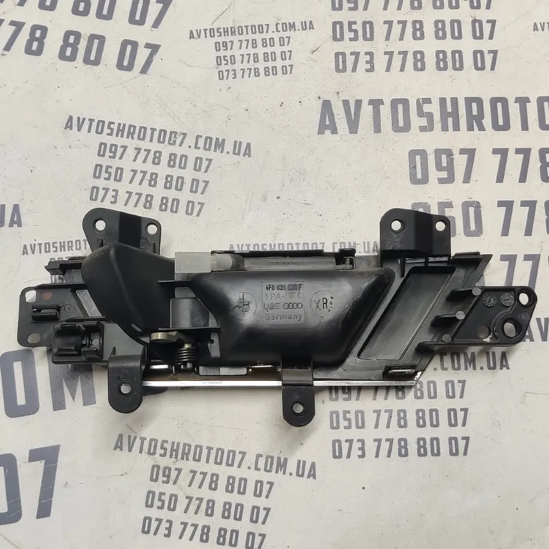 Ручка внутр. Audi A6 C6 (04-11) 2.0 TDI задня пр. 4F0839020F
