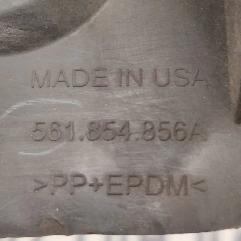Бризговик VW Passat B8 USA задній правий OEM 561854856a