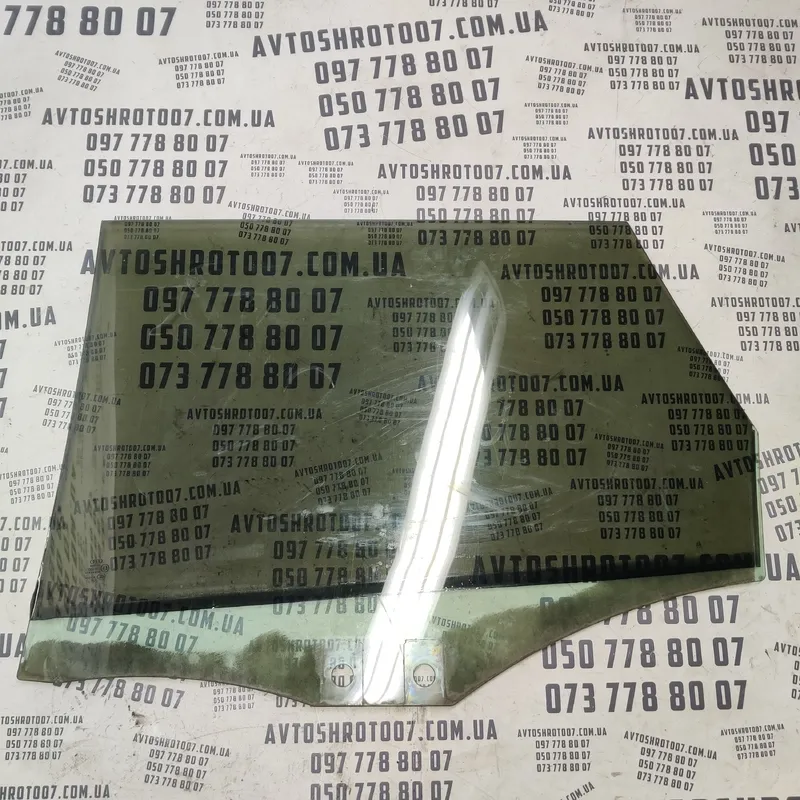 Скло дверей Audi A6 C6 (04-11) 2.0 TDI зад. пр. OEM 43r00081