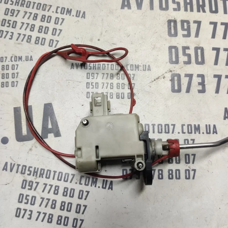 Замок лючка бака Audi A6 C6 (04-11) 2.0 TDI OEM 4f0862153b