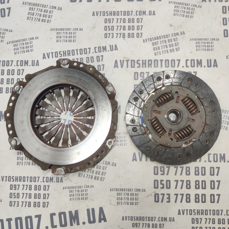 Комплект зчеплення Peugeot Partner 1 96-08 1.4 OEM 320034510