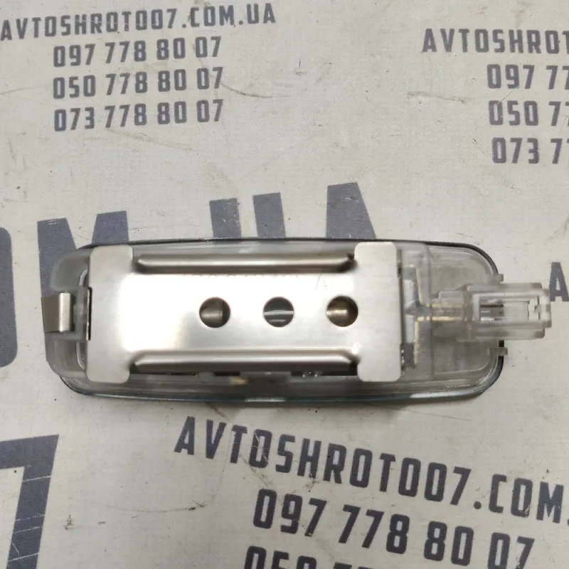 Плафон Audi A6 C6 (04-11) 2.0 TDI передній OEM 4D0947105A