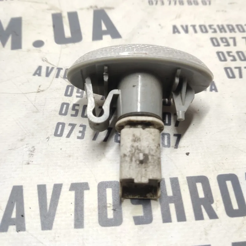 Поворотник Peugeot Partner 1 (96-08) 1.4 лівий OEM 0434554C