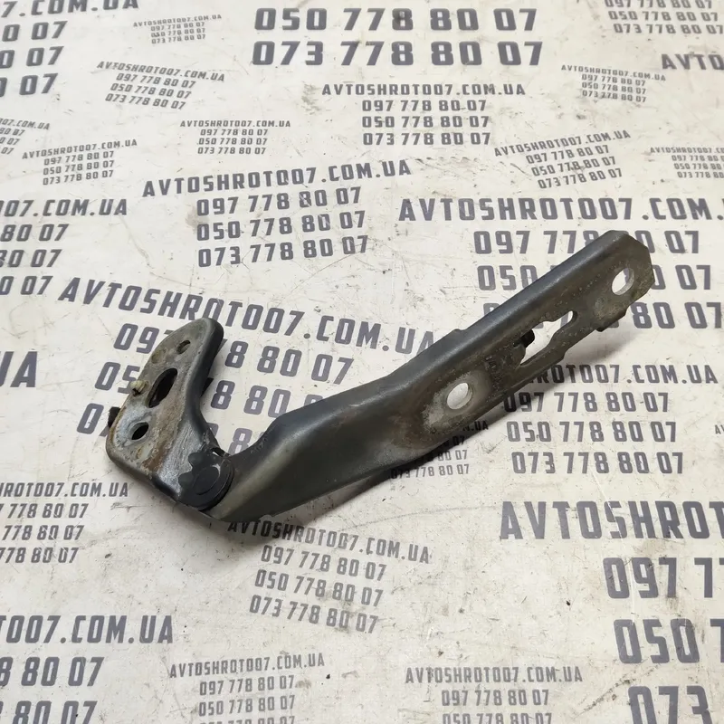 Петля капоту Audi A6 C6 (04-11) 2.0 TDI передня ліва