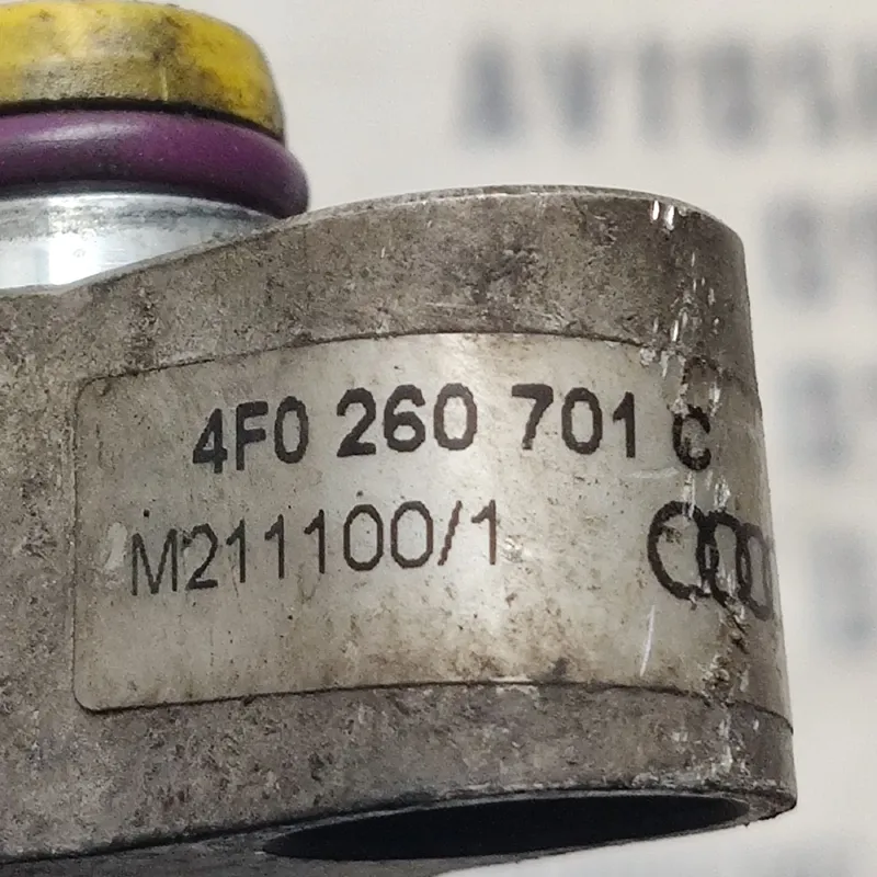 Трубка кондиціонера Audi A6 C6 04-11 2.0 TDI OEM 4f0260701c