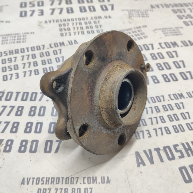Ступиця Audi A6 C6 04-11 2.0TDI передня права OEM 4D0407613E