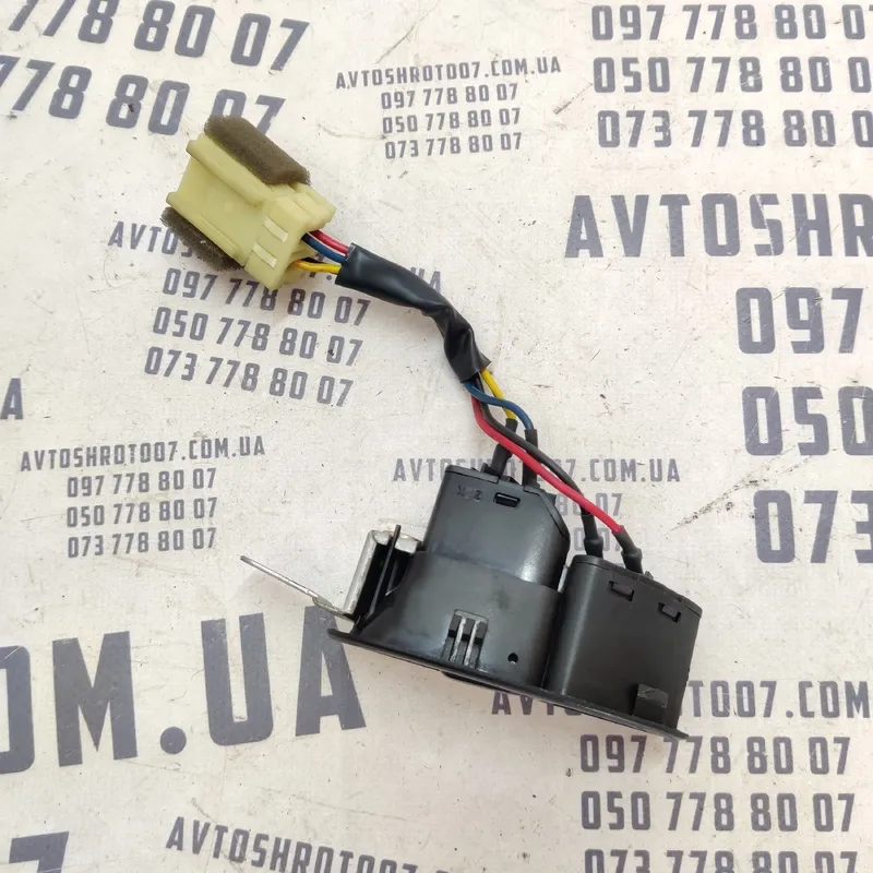 Кнопка бака Hyundai Sonata IV 98-05 2.0 ліва OEM 935553d010