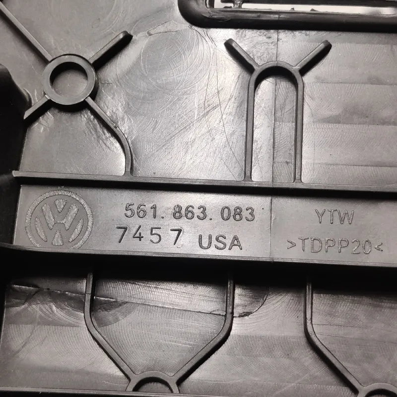 Накладка салону ліва нижня VW Passat B8 USA 561863083