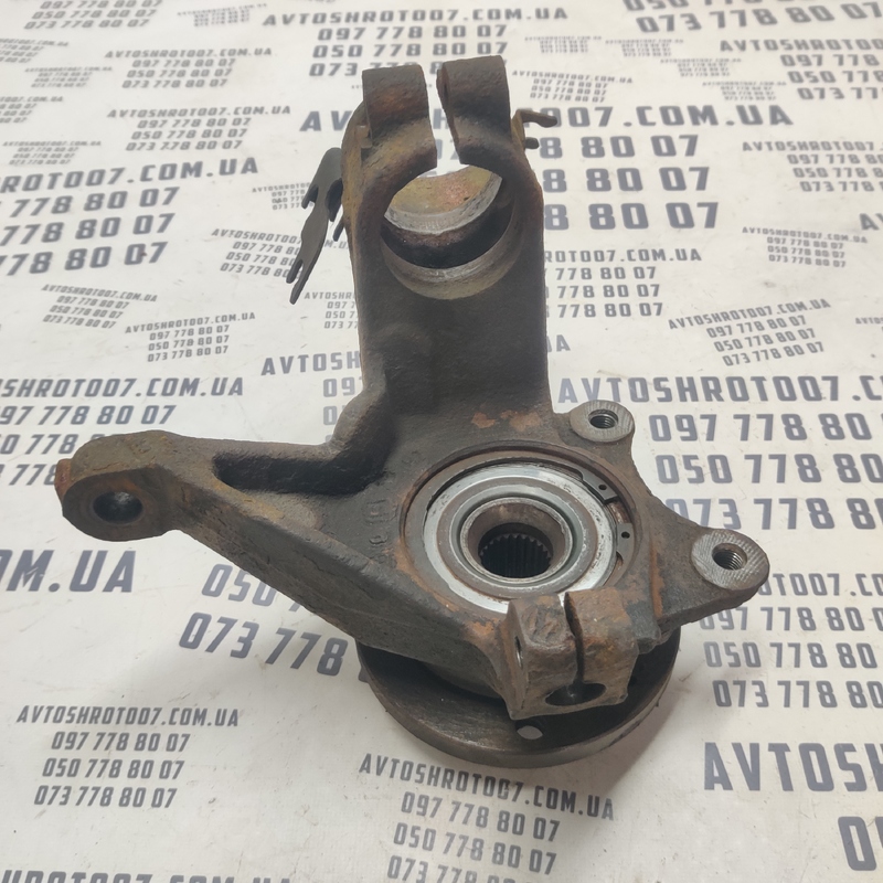 Кулак поворотний Peugeot Partner 1 (96-08) 1.4 Бензин лівий