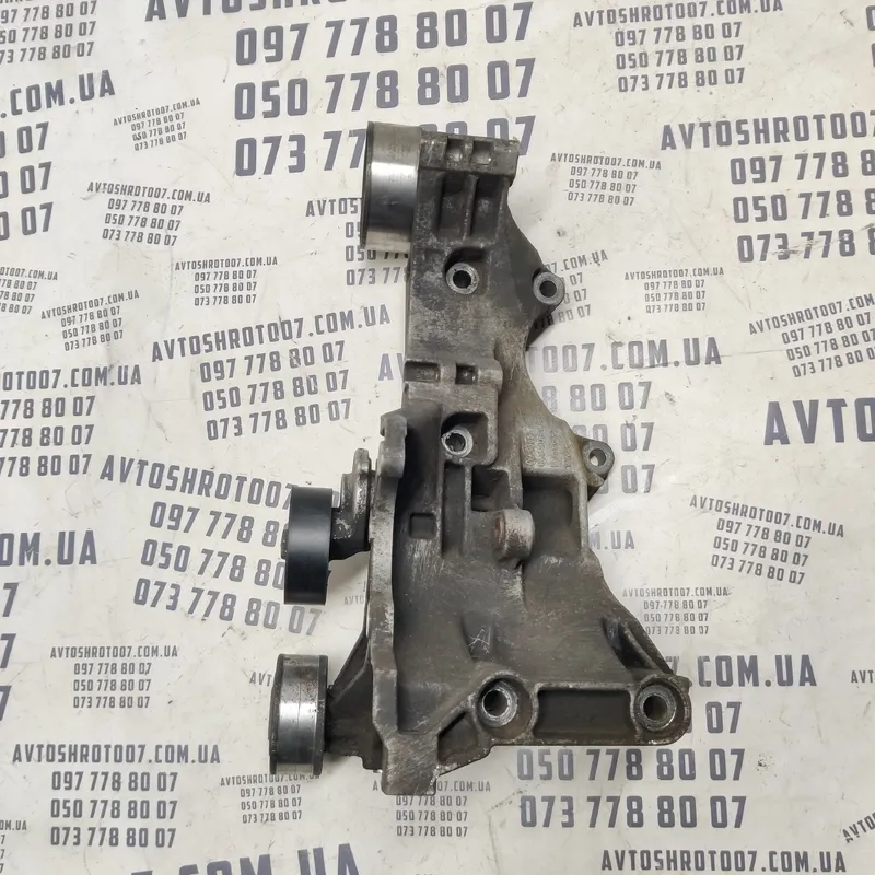 Кронштейн генератора Audi A6 C6 04-11 2.0 TDI OEM 03g903143d