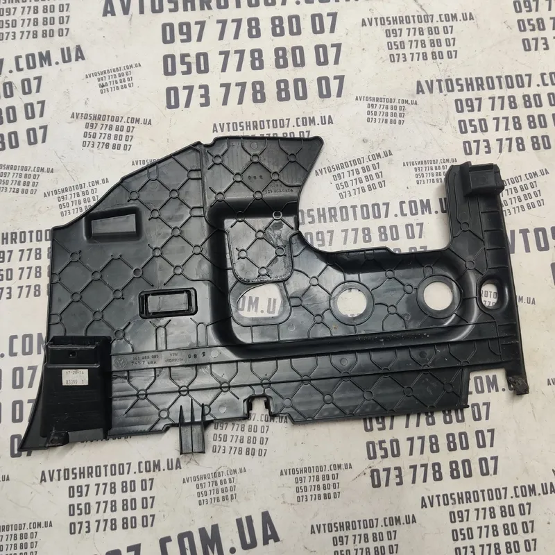 Накладка салону ліва нижня VW Passat B8 USA 561863083