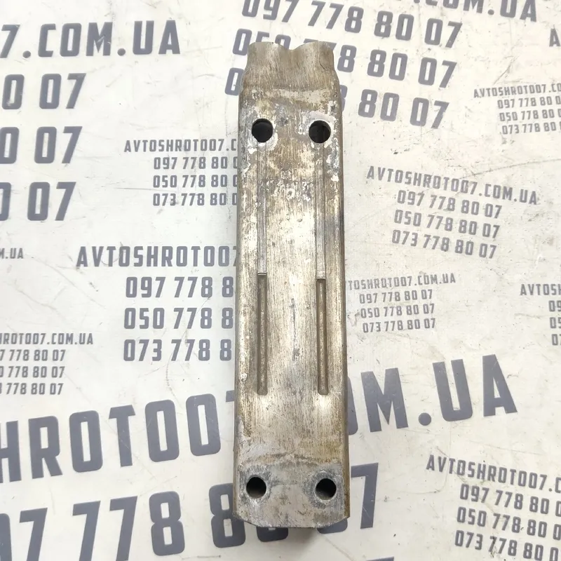 Кронштейн бампера Audi A6 C6 04-11 2.0TDI прав OEM 4f0807134