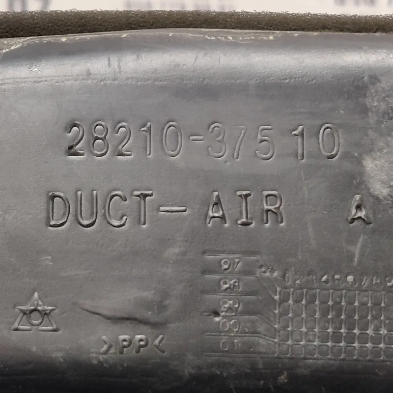 Воздуховод Hyundai Sonata IV (98-05) 2.0 Бенз OEM 2821037510