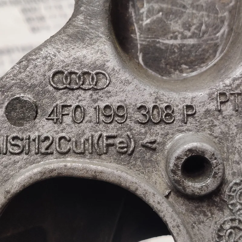 Кронштейн двигуна Audi A6 C6 04-11 2.0 TDI пр OEM 4f0199308p