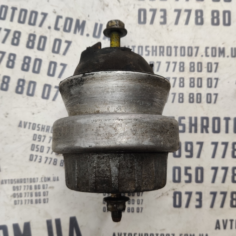 Подушка двиг. Audi A6 C6 04-11 2.0 TDI права OEM 4F0199382AD