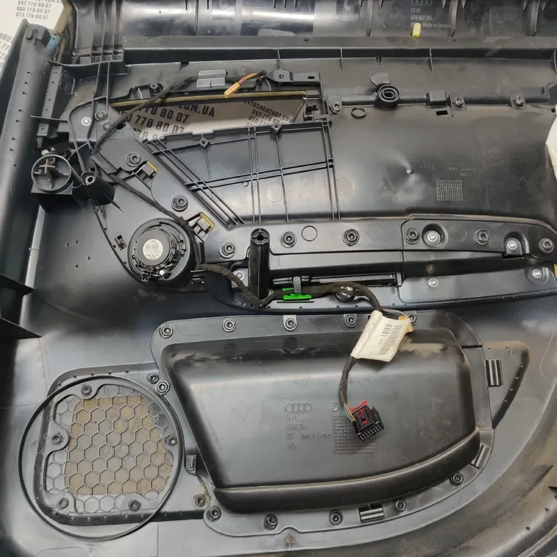 Карта дверна Audi A6 C6 (04-11) 2.0 TDI задня ліва 4f0867305