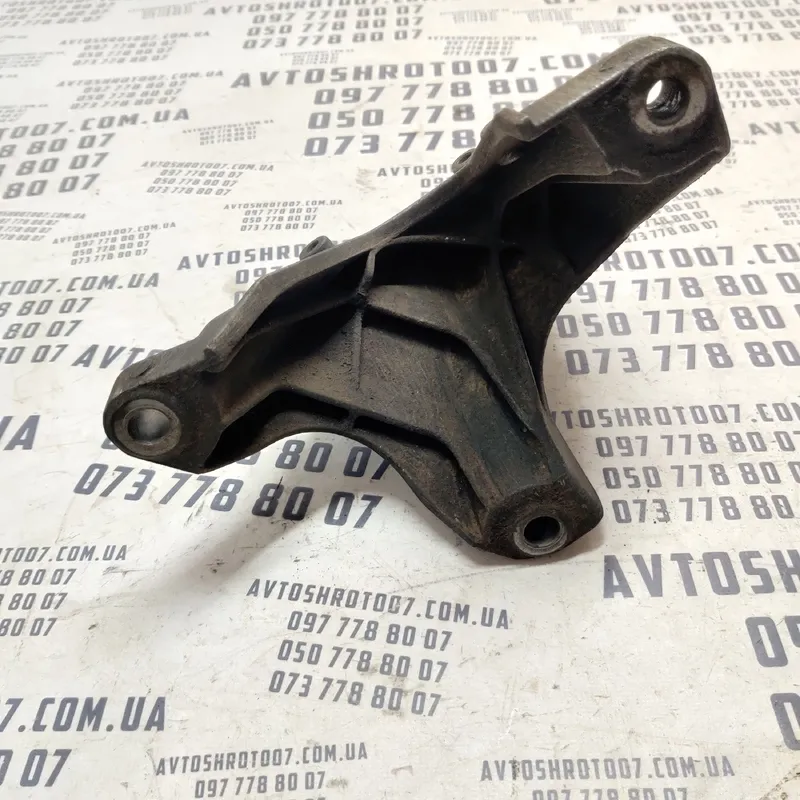 Кронштейн двигуна Audi A6 C6 04-11 2.0 TDI пр OEM 4f0199308p