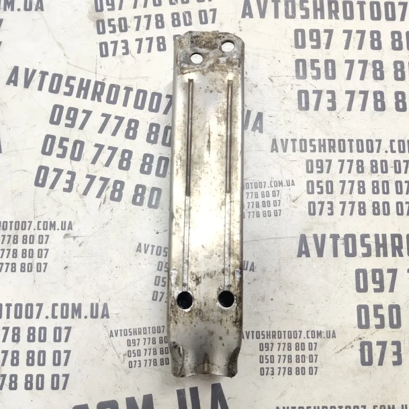 Кронштейн бампера Audi A6 C6 04-11 2.0 TDI лів OEM 4f0807133