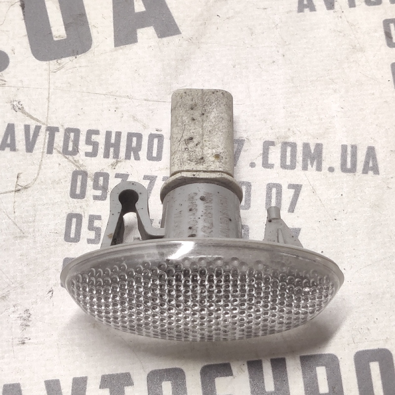 Поворотник Peugeot Partner 1 (96-08) 1.4 лівий OEM 0434554C