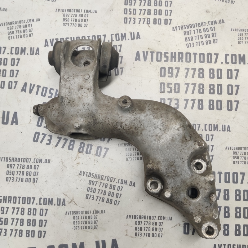 Кронштейн двигуна Peugeot Partner (96-08) 1.4 Пр 9637025680