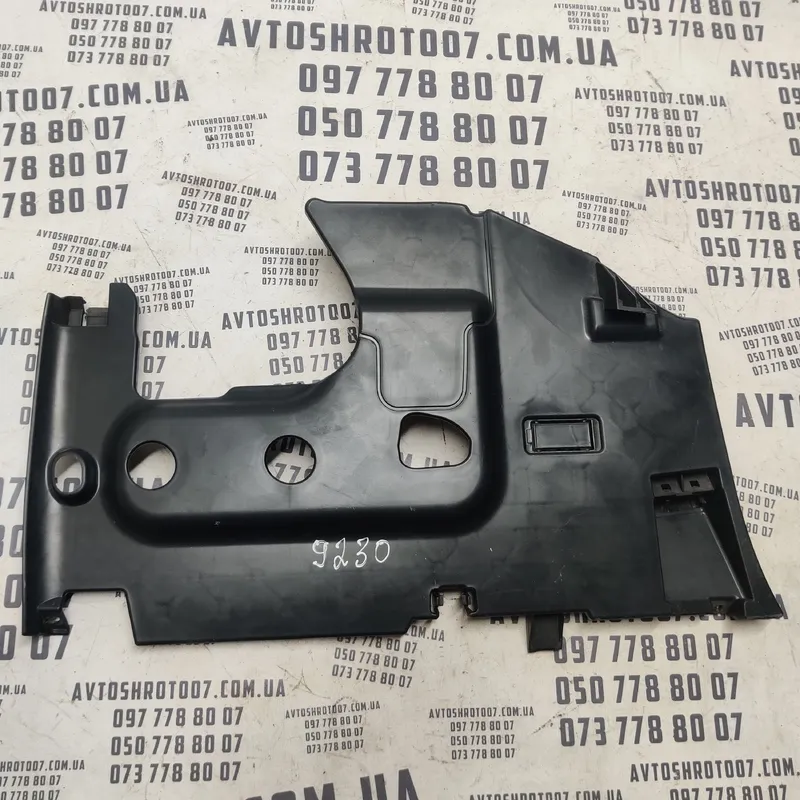 Накладка салону ліва нижня VW Passat B8 USA 561863083