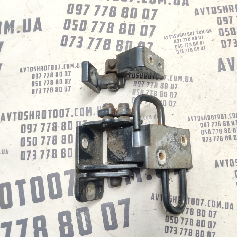 Завіса Audi A6 C6 (04-11) 2.0 TDI перед. пр. OEM 8E0830412E