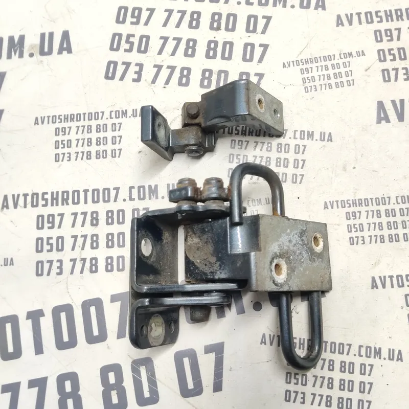 Завіса Audi A6 C6 (04-11) 2.0 TDI перед. пр. OEM 8E0830412E