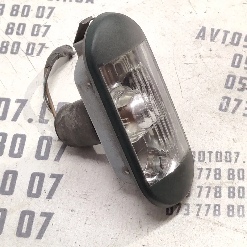 Повторювач стопу VW Bora (98-05) 1.9 TDI перед OEM 1j0949117