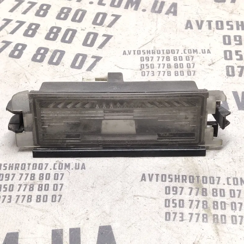 Плафон номера Dacia Logan 04-12 1.6 Бенз Зад OEM 7700433414