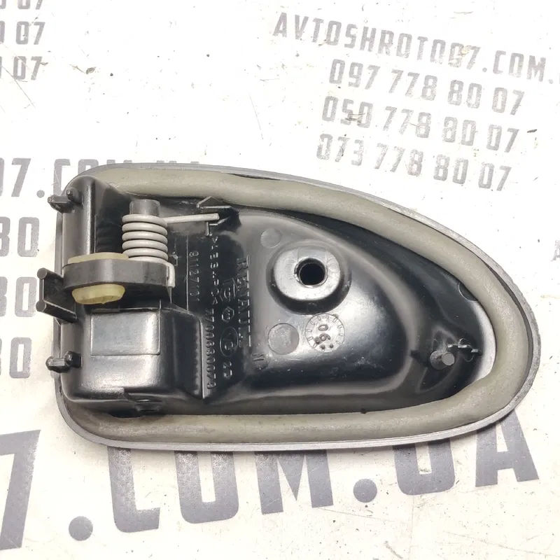 Ручка внутр Dacia Logan 04-12 1.6 Бензин ліва OEM 7700830079