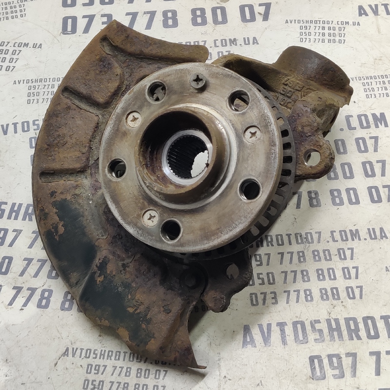 Поворотний кулак правий Volkswagen Bora (98-05) 1.9 TDI ASZ