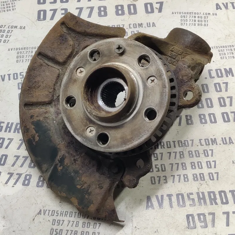 Поворотний кулак правий Volkswagen Bora (98-05) 1.9 TDI ASZ