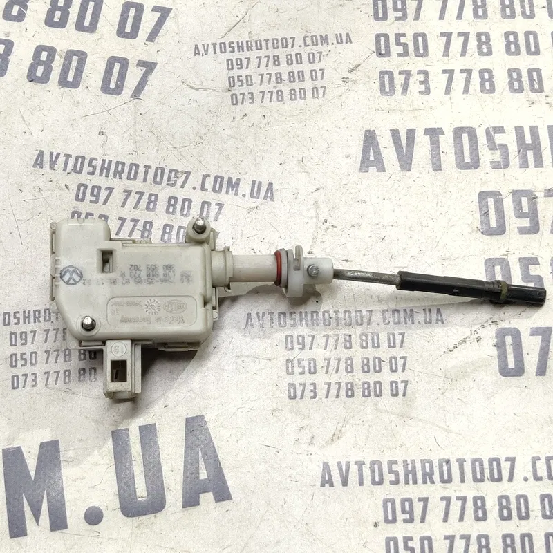 Замок лючка бака задній Volkswagen Bora (98-05) 1.9 TDI ASZ